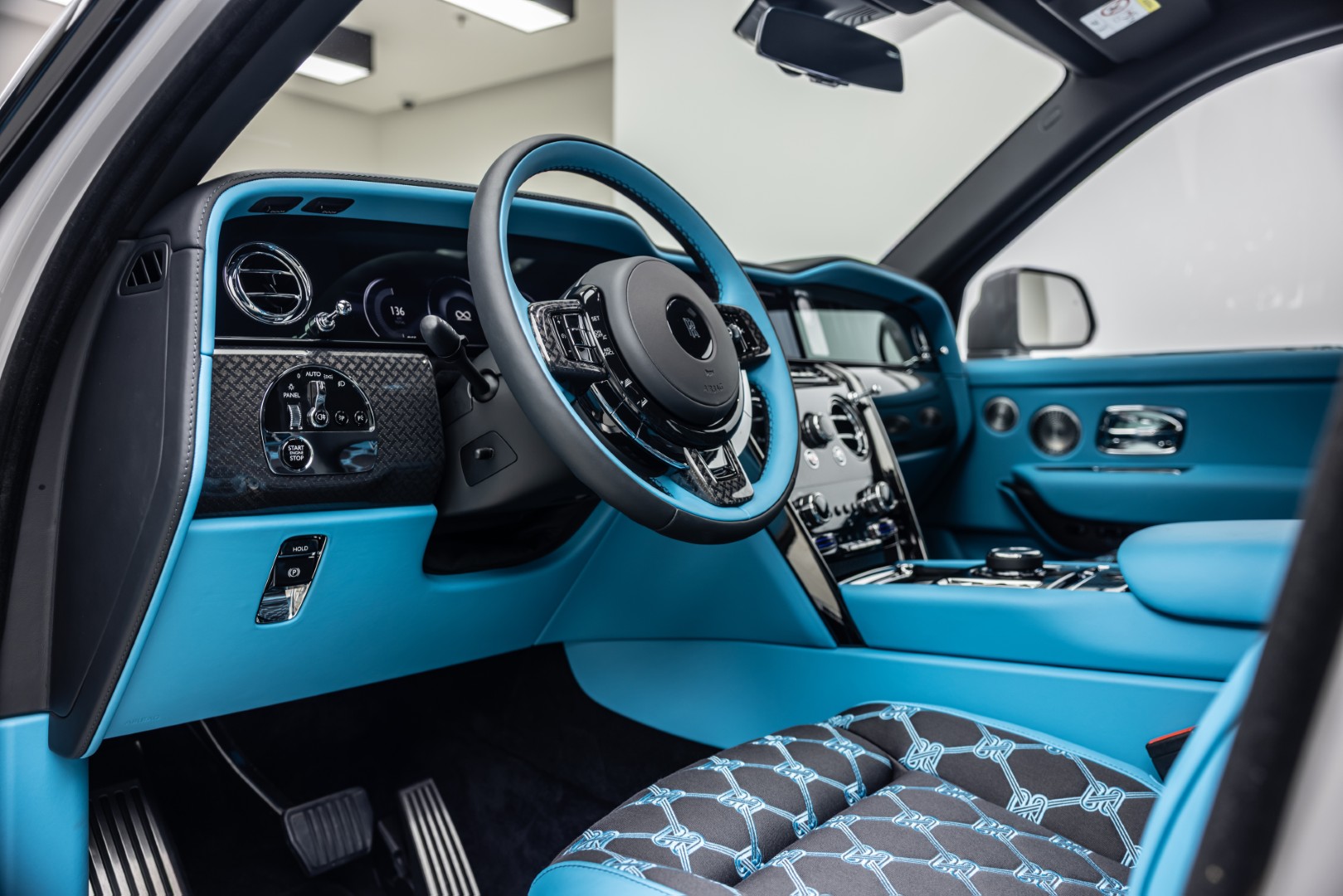 2025 ROLLS ROYCE CULLINAN BLACK BADGE | DUALITY TWILL | SANCTUARY SEATS | BESPOKE SOUND SYSTEM |